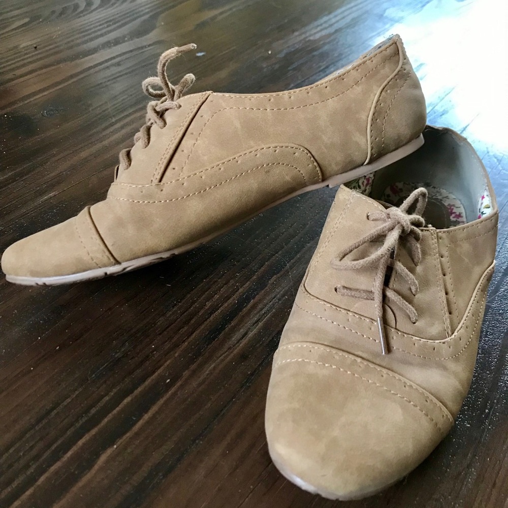 Women’s Lace-Up Flat Oxford Shoes